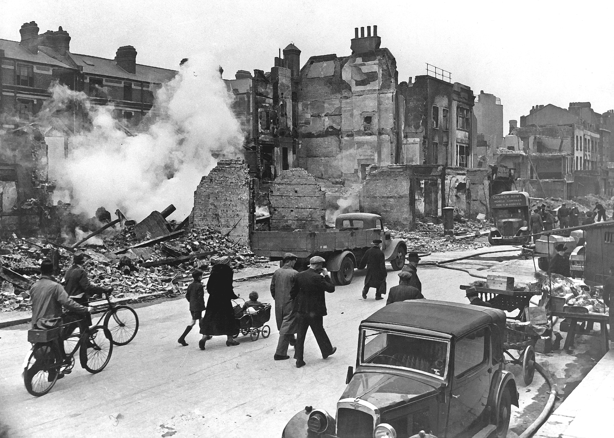 Bild: Kriegsereignisse und Menschen in Ruinen, Bildquelle: wikipedia